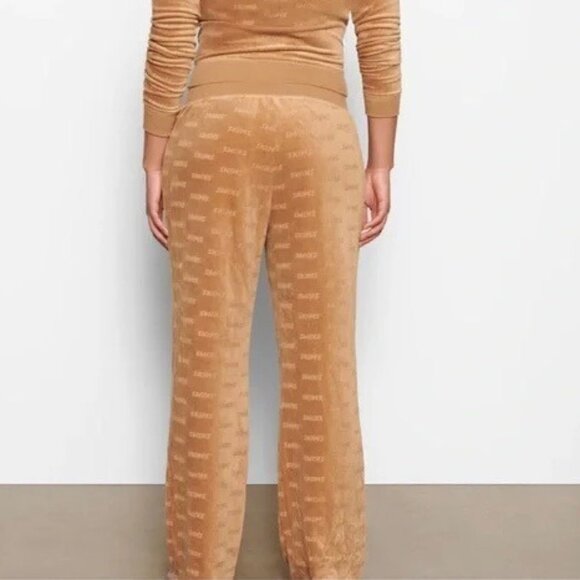 SKIMS Logo Velour Pants Camel 3X - Picture 4 of 14